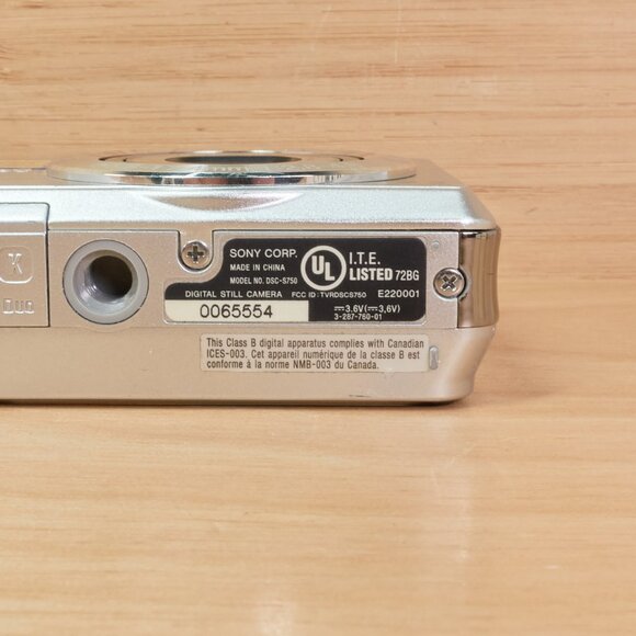 Vintage Sony Cyber-shot DSC-S750 7.2MP Digital Camera / 3x Zoom / Tested - Picture 8 of 9